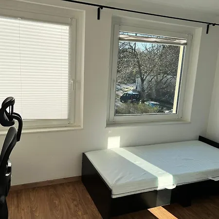 Geraeumig, Modern Und Perfekt Angebunden!