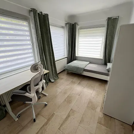 Geraeumig, Modern Und Perfekt Angebunden! *