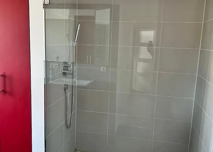 Geraeumig, Modern Und Perfekt Angebunden! Apartment *