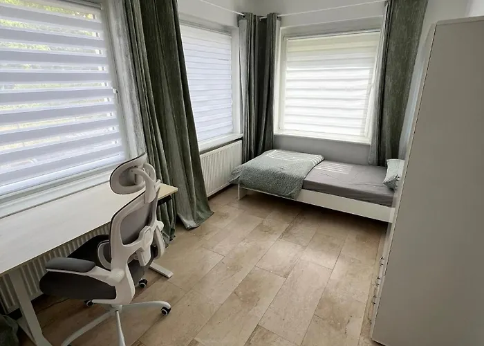 Geraeumig, Modern Und Perfekt Angebunden! *