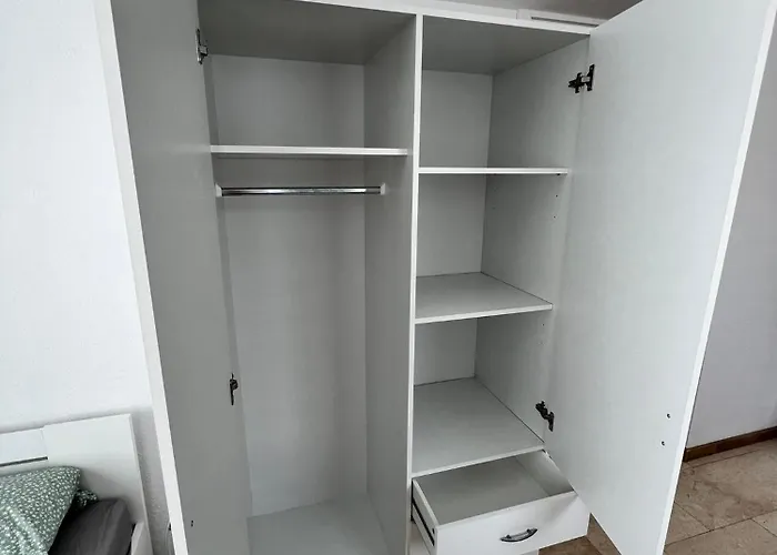 Geraeumig, Modern Und Perfekt Angebunden! Apartment